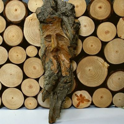 Rzeźba z drewna Z Motywem Twarzy 1